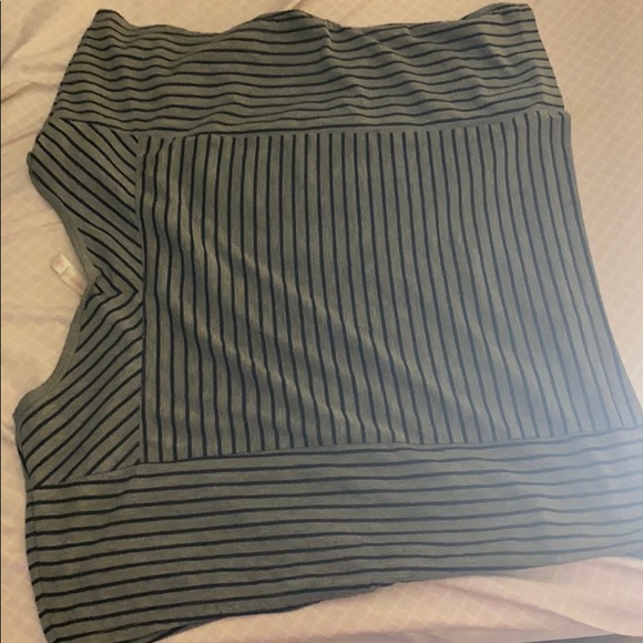 Stripped cropped shirt - Picture 2 of 3